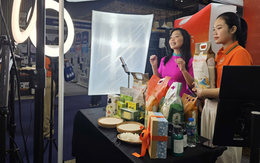 Bịt lỗ hổng hàng giả trên sàn