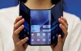 Rút lại những lời chê trước đó, hãy vỗ tay cho mẫu điện thoại "điên rồ" này của Samsung: iPhone thua rồi!