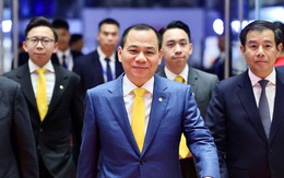 Khung hình hiếm có ở VinFuture 2025: Tỷ phú Phạm Nhật Vượng và hai con trai chọn phụ kiện giống hệt nhau