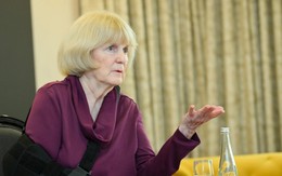 Giáo sư Mỹ nhận giải 500.000 USD từ tỷ phú Phạm Nhật Vượng: Chưa từng đến nơi nào bác sĩ tận tâm trọn vẹn vì bệnh nhân như Việt Nam