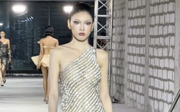 Đã tìm ra mỹ nhân soán ngôi "trắng như Ngọc Trinh": Da phát sáng, bóng lưng mới kinh ngạc