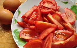 Người phụ nữ 50 tuổi ăn cà chua mỗi ngày, 1 năm sau kết quả khám sức khỏe gây bất ngờ