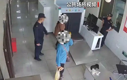 Hải quan bắt giữ người phụ nữ có dáng đi bất thường và bụng dưới phồng lên: Sự thật sốc không tưởng