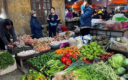 "Chủ nhà hàng ra chợ mua con cá, lá rau, sạp hàng nào có hóa đơn chứng từ thì khả năng cao sẽ được chọn"