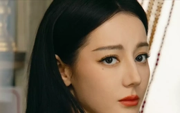 Địch Lệ Nhiệt Ba rơi vào tình cảnh xấu hổ