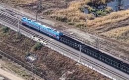 Phát hiện 7 đoàn tàu Trung Quốc chở 35 nghìn tấn hàng, di chuyển sát nhau, kết nối bằng tín hiệu không dây