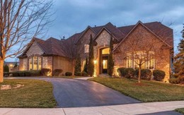 Khi “tấm lòng vàng” hóa thành siêu xe, biệt thự, sống sang chảnh ngút ngàn: Những cú &quot;phốt&quot; từ thiện gây chấn động