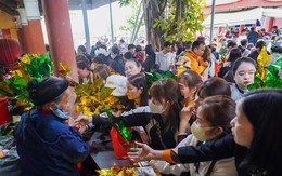 Hàng nghìn người về đền Bà Chúa Kho '789bet' đầu năm