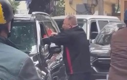 Vụ người đàn ông đấm túi bụi tài xế ngồi trong ô tô trên phố Hà Nội: Công an thông tin ban đầu