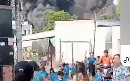 CLIP: Ngọn lửa bao trùm nhà xưởng, cô trò trường mầm non gần đó liền tháo chạy CLIP: Ngọn lửa bao trùm nhà xưởng, cô trò trường mầm non gần đó liền tháo chạy