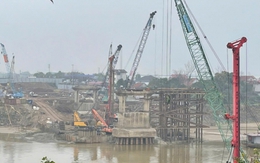 Công trường xây dựng cầu Phong Châu nhộn nhịp sau Tết Ất Tỵ