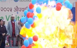 Bóng bay phát nổ, lửa bùng lên dữ dội, Phó Thủ tướng Nepal gặp nạn