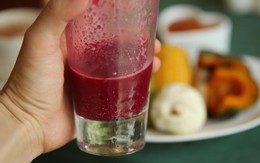 Loại nước ép màu đỏ là “vàng 10” với người cao huyết áp, muốn thải độc gan, phòng ung thư