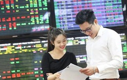 Chứng khoán vượt mốc 1.300 điểm, cao nhất 8 tháng