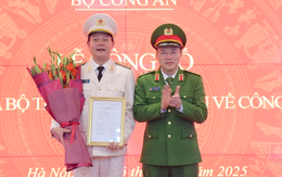 Đại tá Vũ Văn Tấn được bổ nhiệm làm Cục trưởng C06 Đại tá Vũ Văn Tấn được bổ nhiệm làm Cục trưởng C06