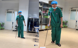 Hình ảnh bác sĩ bước ra khỏi phòng mổ sau ca phẫu thuật kéo dài 5 tiếng cho bệnh nhân khiến triệu người thổn thức Hình ảnh bác sĩ bước ra khỏi phòng mổ sau ca phẫu thuật kéo dài 5 tiếng cho bệnh nhân khiến triệu người thổn thức