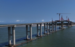 Cầu vượt cửa biển nghìn tỷ dài nhất miền Trung: Công trình cấp đặc biệt, 2 tháng nữa đến mốc quan trọng