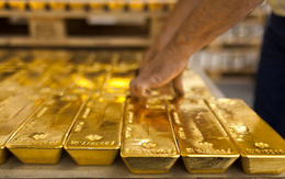 Người dân ở quốc gia chủ chốt của BRICS đổ xô 'gom' vàng đúng thời điểm giá cao kỷ lục, mua số kim loại quý tương đương 25% GDP chỉ trong 1 năm