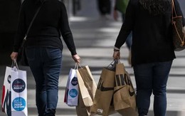 Săn hàng giá rẻ, người Mỹ "choáng váng" vì thuế mới