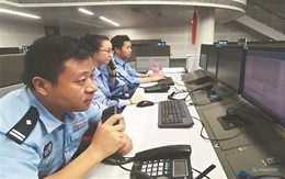 Quyết không trả 686 triệu đồng chuyển khoản nhầm cho đồng nghiệp, cảnh sát viên trúng lớn và được thăng chức Quyết không trả 686 triệu đồng chuyển khoản nhầm cho đồng nghiệp, cảnh sát viên trúng lớn và được thăng chức