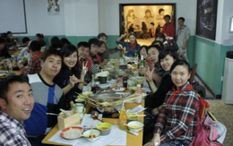 Đi họp lớp, 1 người kiên quyết không trả tiền, 15 ngày sau, sự thật được hé lộ khiến ai cũng sửng sốt: Cái kết không ngờ đến!