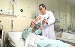 Lần đầu tiên tại Việt Nam: Phẫu thuật nội soi trên cung mày cắt bỏ khối u ở tầng trước nền sọ