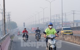 Bầu trời TPHCM mịt mù, sắp mưa lớn