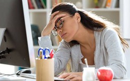 'Tôi làm việc từ 7 rưỡi sáng đến 11 rưỡi tối': Tâm sự của 1 cựu nhân viên ngân hàng phố Wall phải dùng thuốc vì quá stress