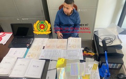 Lộ bí mật 'khủng' khi khám xét đường dây làm giả giấy tờ quy mô cả nước, Công an bắt khẩn cấp một đối tượng