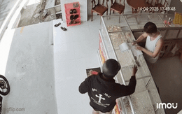 Xịt hơi cay vào mặt chủ tiệm để cướp vàng, thanh niên bị bắt sau 40 phút, lời khai gây bức xúc Xịt hơi cay vào mặt chủ tiệm để cướp vàng, thanh niên bị bắt sau 40 phút, lời khai gây bức xúc