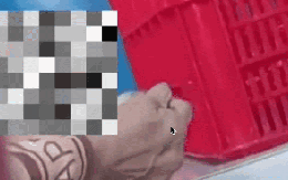 Xôn xao bảo mẫu ép trẻ ăn một cách kinh hoàng ở Bến Tre