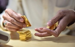 “Lướt sóng” ngày vàng lập đỉnh, nữ nhân viên văn phòng lãi luôn gần 5 triệu/lượng, quan trọng nhất là bí quyết MUA được nhiều chỉ vàng không phải xếp hàng ở Hà Nội “Lướt sóng” ngày vàng lập đỉnh, nữ nhân viên văn phòng lãi luôn gần 5 triệu/lượng, quan trọng nhất là bí quyết MUA được nhiều chỉ vàng không phải xếp hàng ở Hà Nội