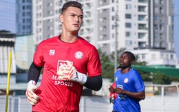 Thủ môn Việt kiều giá 6 tỷ lâm vào cảnh trớ trêu, phải làm điều bất đắc dĩ tại V.League