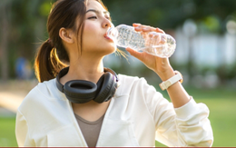 3 không khi uống nước, tránh gây hại mạch máu