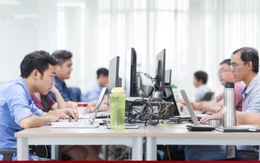 Công ty như nhà tù: Nghỉ trưa phải ngồi tại chỗ, cấm dùng điện thoại