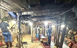 Gần 100 cảnh sát khám xét diện rộng đường dây khai thác vàng trái phép, bắt 47 đối tượng