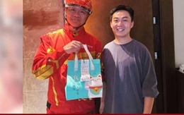 Đặt đồ ăn giá 70 nghìn, thanh niên sửng sốt khi shipper là tỷ phú Lưu Cường Đông Đặt đồ ăn giá 70 nghìn, thanh niên sửng sốt khi shipper là tỷ phú Lưu Cường Đông