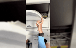 Máy bay bị sập trần ở độ cao 9.000m