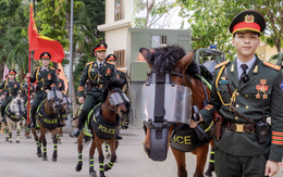 Gặp những chàng kỵ binh cưỡi ngựa từ Thái Nguyên vào TP.HCM chuẩn bị diễu binh 30/4: "Đời người mong được có vài lần"