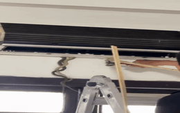 Đang ngủ trưa, gia đình ở Quảng Nam tá hỏa phát hiện 7 con rắn lồm ngồm bò ra từ điều hòa