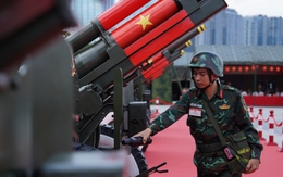 Theo chân 'lá chắn thép' ngày đêm bảo vệ an toàn cho đại lễ 30/4