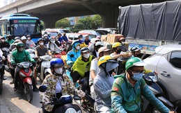 Ngày làm việc cuối cùng: Người dân ùn ùn rời Hà Nội về quê nghỉ lễ, nhiều tuyến đường bắt đầu đông nghẹt Ngày làm việc cuối cùng: Người dân ùn ùn rời Hà Nội về quê nghỉ lễ, nhiều tuyến đường bắt đầu đông nghẹt