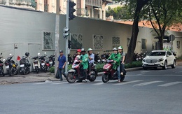 Ngoài hàng quán, bãi giữ xe, một dịch vụ bất ngờ “hốt bạc” trong ngày 789bet hoangsa.net, diễu hành