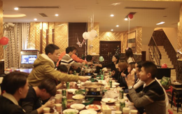 Đi họp lớp hoá đơn hết 17 triệu, lớp trưởng nói 1 câu khiến tất cả đứng hình, về xoá sạch nhóm lớp