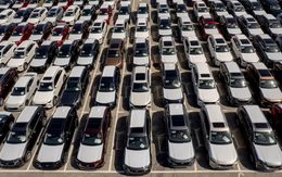 Hàng nghìn xe ô tô kẹt tại cảng Mỹ