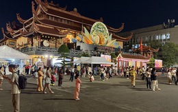 TP HCM: Đêm cuối chiêm bái xá lợi trái tim Bồ tát Thích Quảng Đức