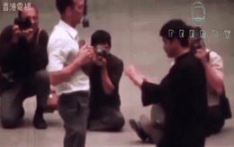 Lộ clip hiếm cho thấy sức mạnh khủng khiếp của Lý Tiểu Long: Một đấm uy lực tựa ngàn cân, nhà vô địch karate thế giới phục sát đất