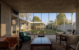 Người đàn ông thuê đất 20 năm, chi 6 tỷ đồng xây biệt thự “trong suốt” 220m2 để nghỉ hưu ở tuổi 49 khiến ai cũng trầm trồ