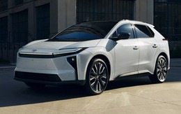 SUV điện Toyota từng về Việt Nam được nâng cấp: Đổi tên, tinh chỉnh thiết kế, mạnh tới 338 mã lực, 505km/sạc