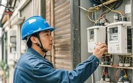 Mua nhà nhưng để không suốt 4 năm, vừa chuyển tới ở phát hiện hóa đơn điện 90 triệu đồng, tòa phán: "Công ty điện lực phải chịu trách nhiệm" Mua nhà nhưng để không suốt 4 năm, vừa chuyển tới ở phát hiện hóa đơn điện 90 triệu đồng, tòa phán: "Công ty điện lực phải chịu trách nhiệm"